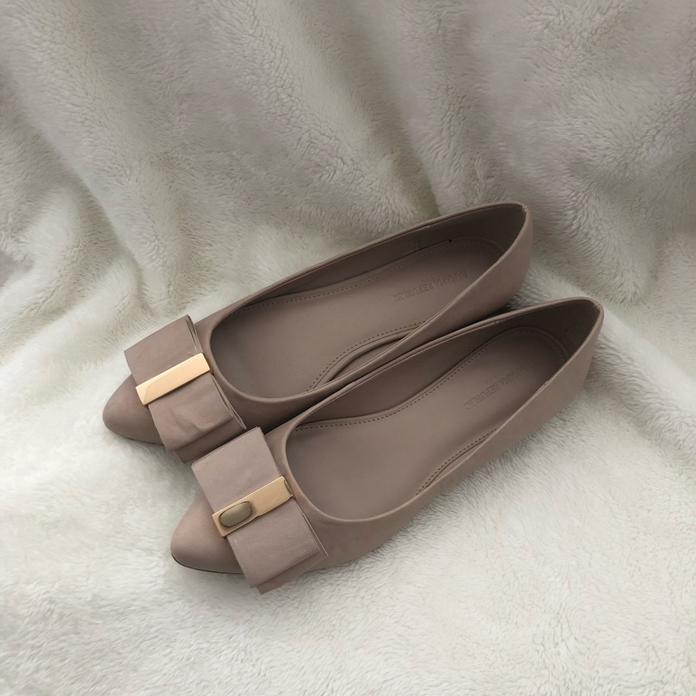 BANANA REPUBLIC Pointy Toe Flats
